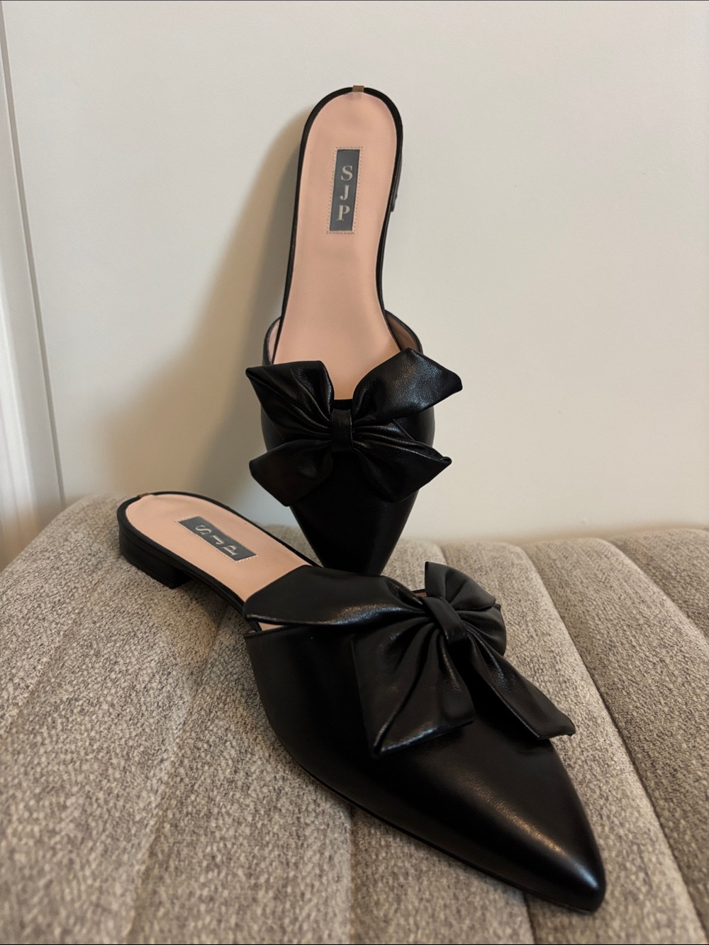 by Sarah Jessica Parker Black Bowpoint Leather Mules 40-1/2 Made in Italy